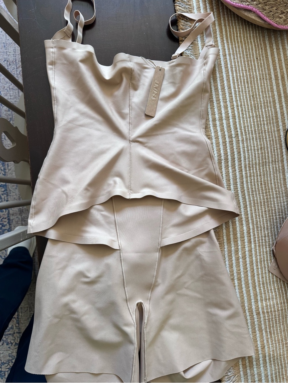 SKIMS Core Sculpt Back Smoothing Open Bust Mid Thigh Bodysuit - Picture 4 of 4